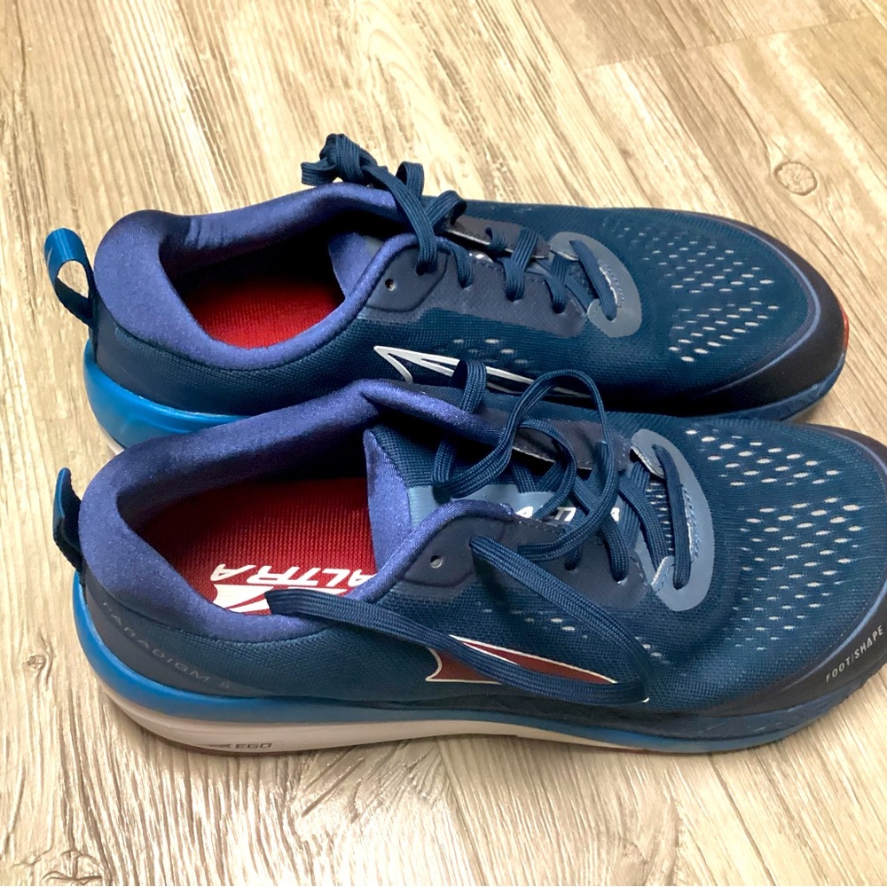 Brand new mens altra paradigm 10.5. Never worn